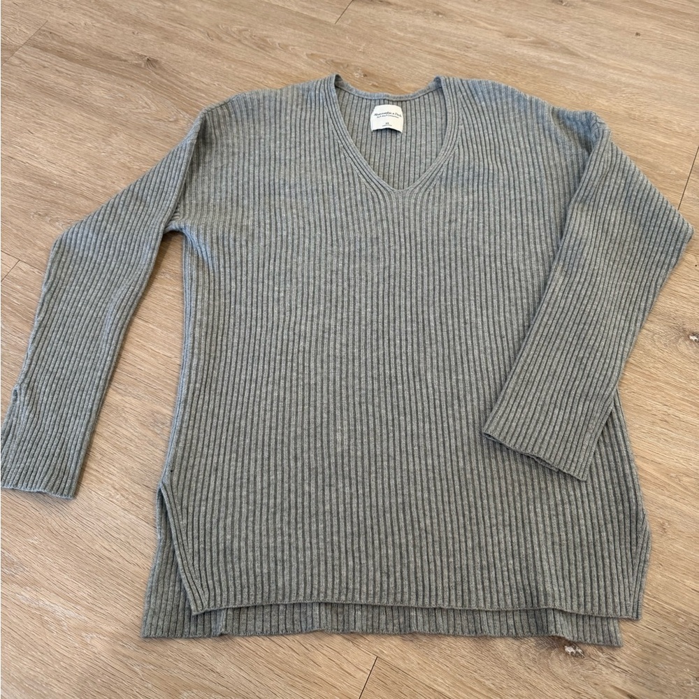 Abercrombie & Fitch Gray Ribbed V-Neck Sweater